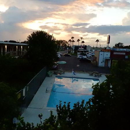 Siesta Inn Макаллен Экстерьер фото